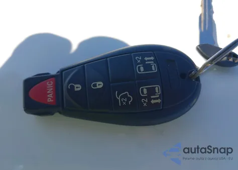 2010 Chrysler Town & Country Touring from USA, damaged, VIN 2A4RR5D13AR432113